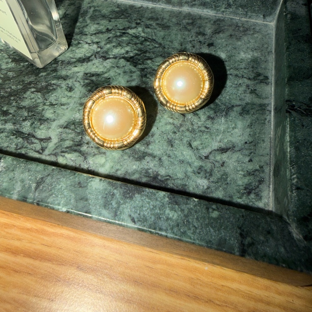 Elegant Gold and Pearl Earrings